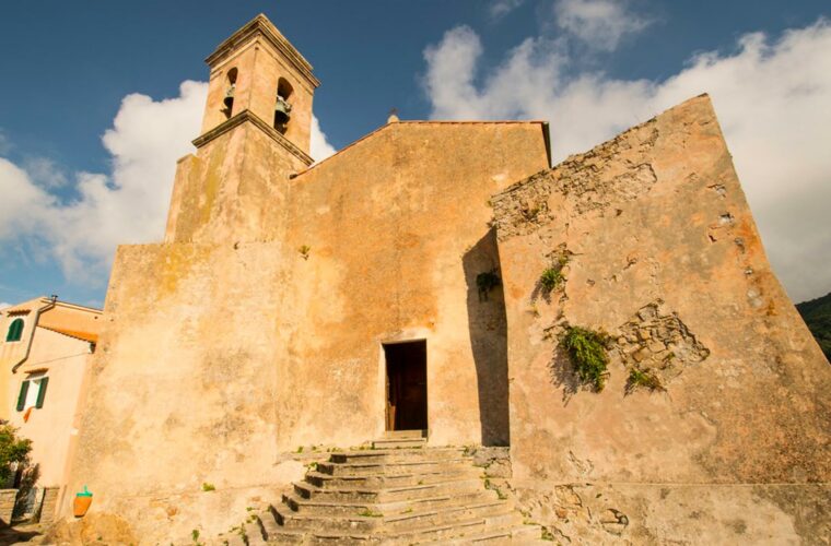 Chiesa San Nicolò situata nel borgo di Poggio a Marciana