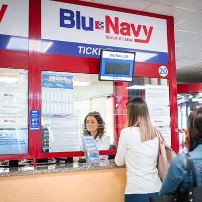 Entrata biglietteria Blu Navy a Piombino presso la stazione marittima