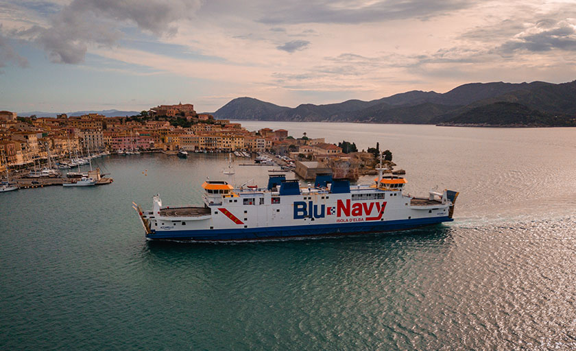 Nave Blu Navy traghetti Isola Elba compagnia degli Elbani