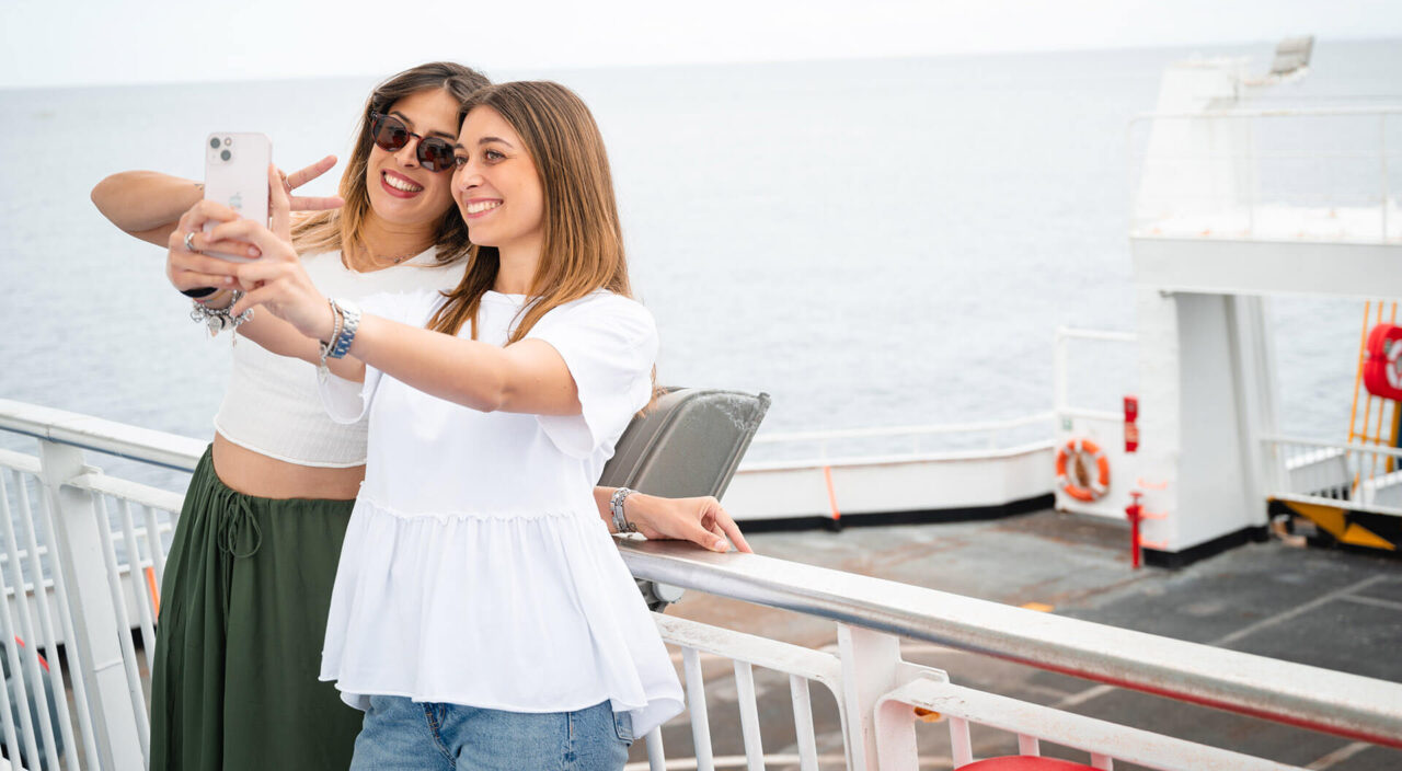 Relax selfie a bordo traghetto Blu Navy per Isola Elba