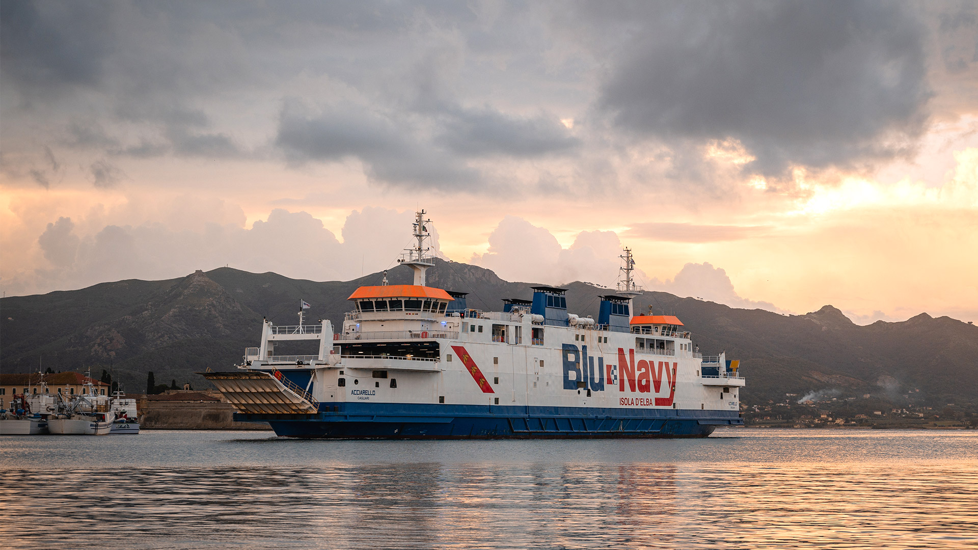 Traghetto Blu Navy destinazione Isola Elba