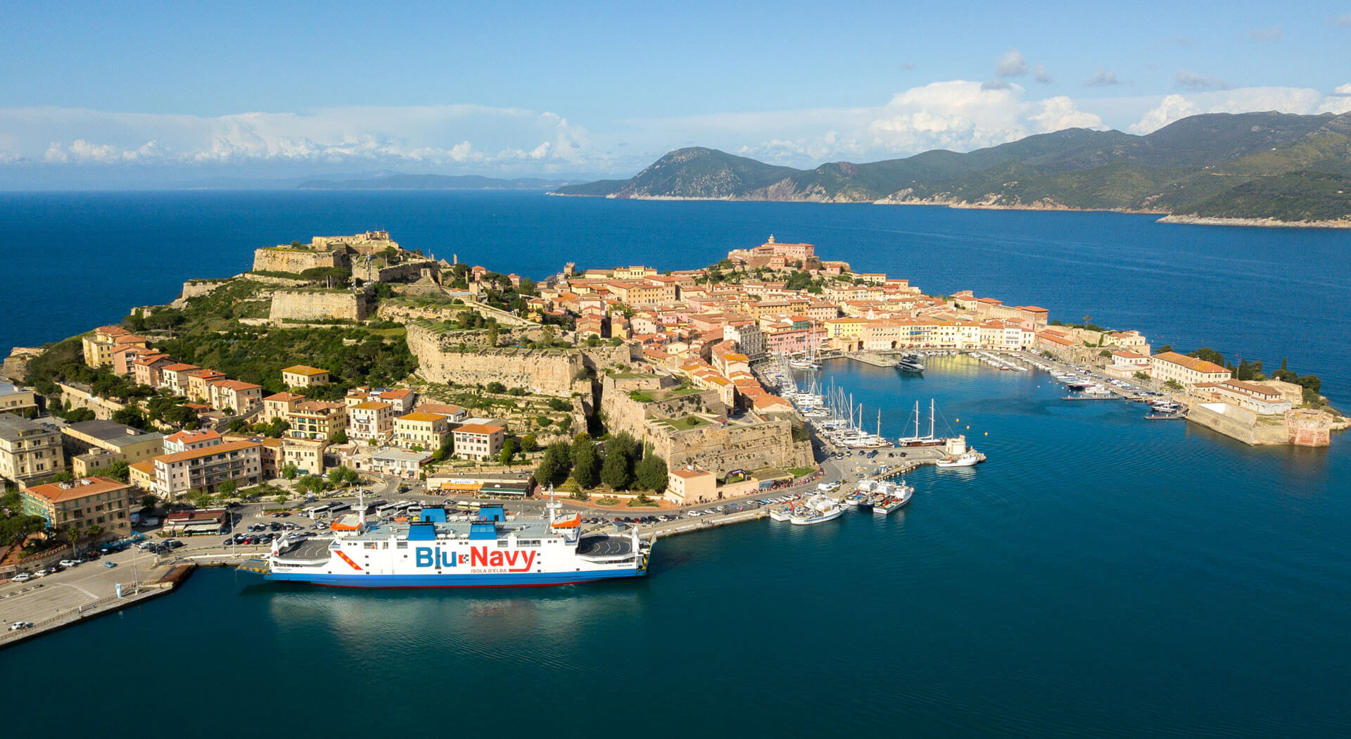traghetto Blu Navy per Isola Elba